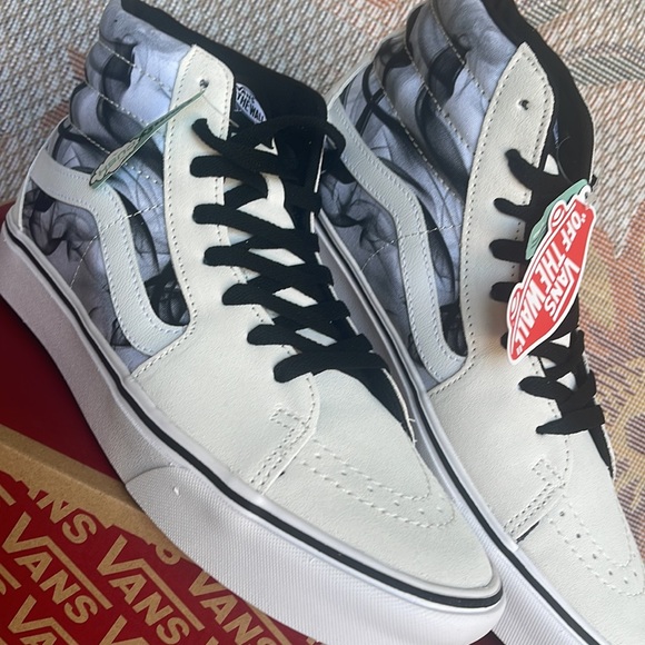 Vans Men’s Comfycush Sk8-Hi
After Dark White/Black
VN0AZTNOYB2
Sneakers - Picture 8 of 16